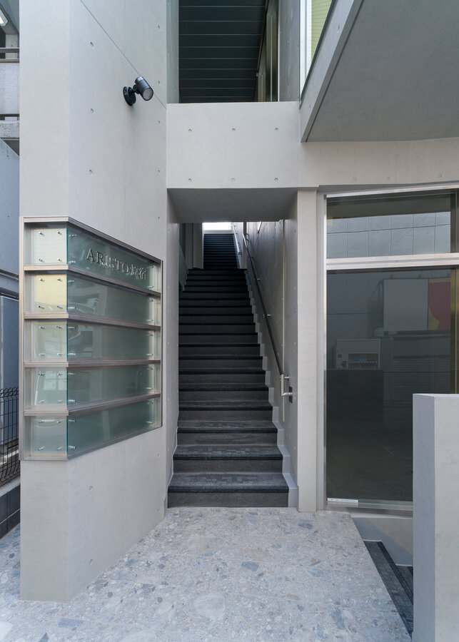 ARISTO原宿_階段.jpg